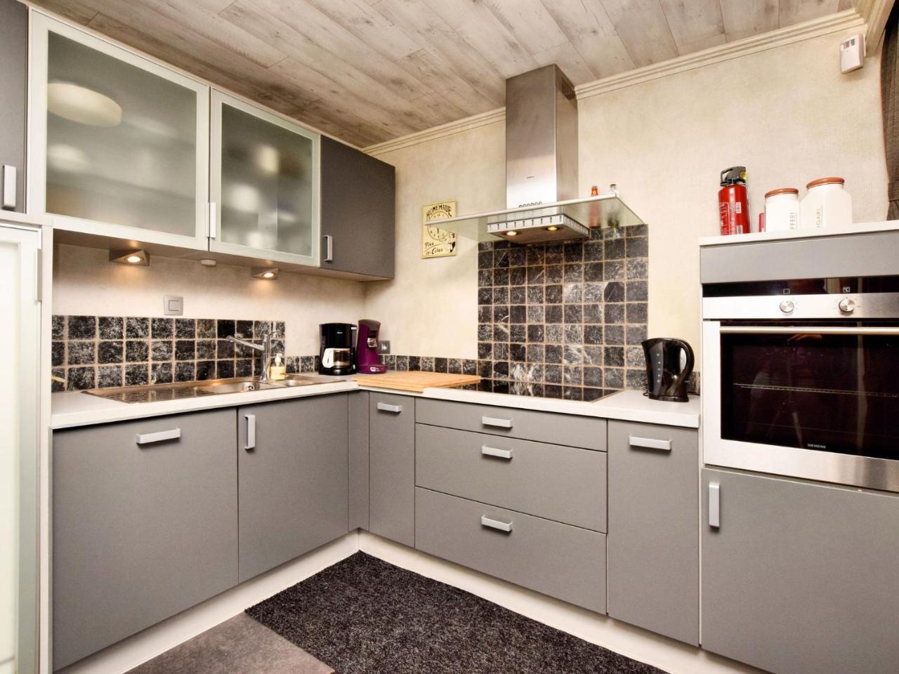 Luxurious Holiday Home With Jacuzzi Filly Exterior photo